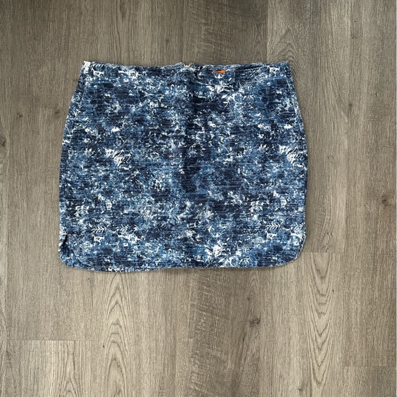 Mini Skirt - Picture 1 of 3